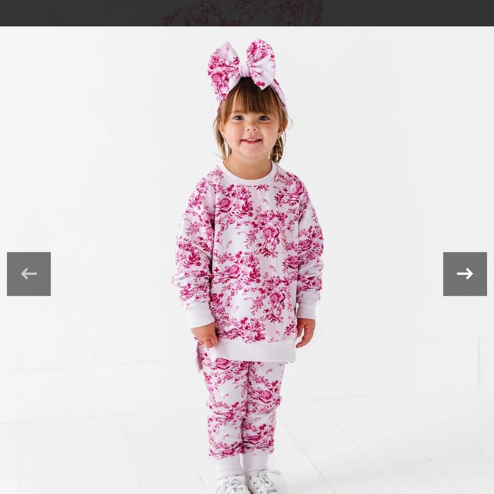 Bums & Roses Jogger Set